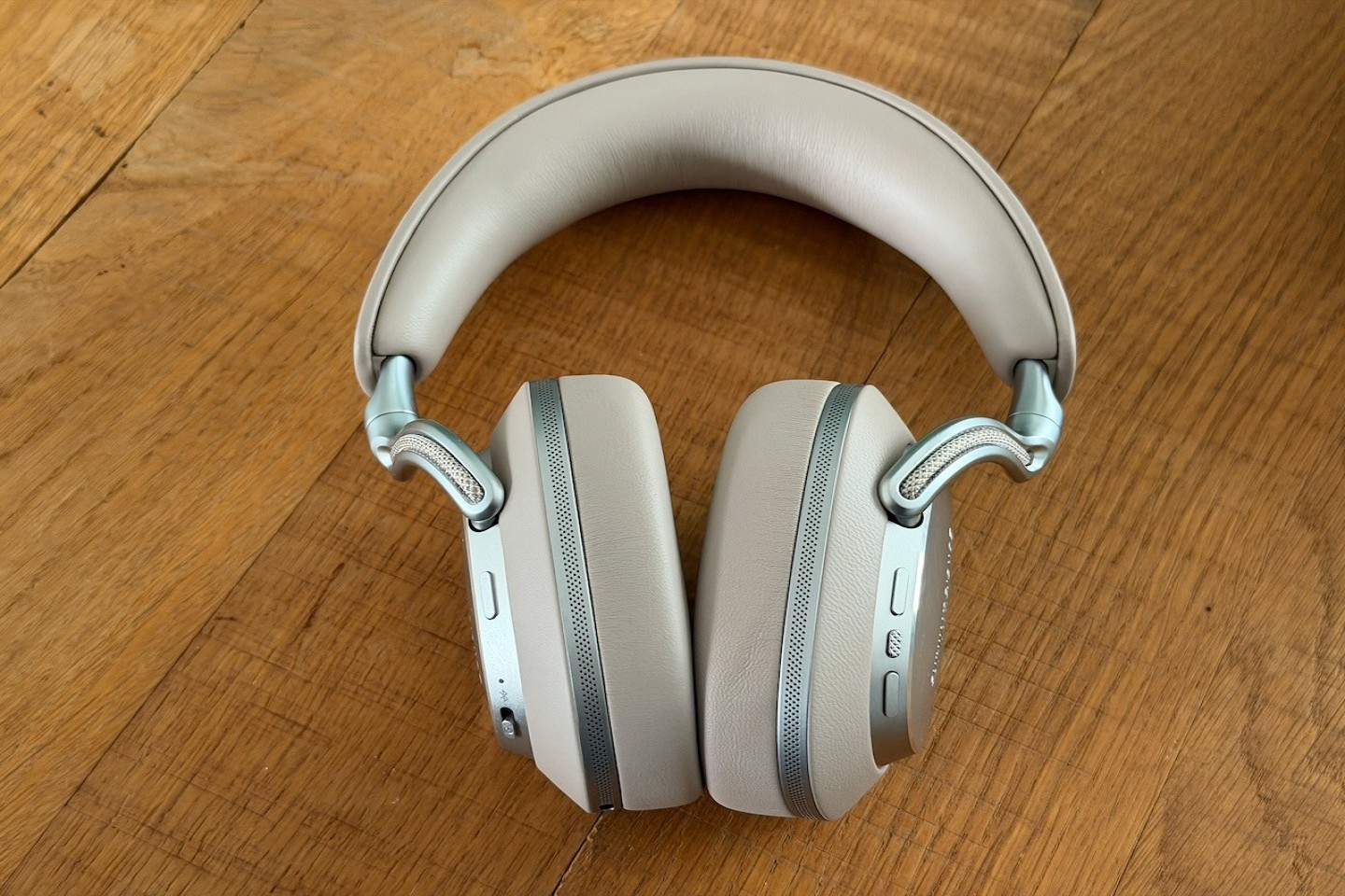 Bowers & Wilkins PX8 S2