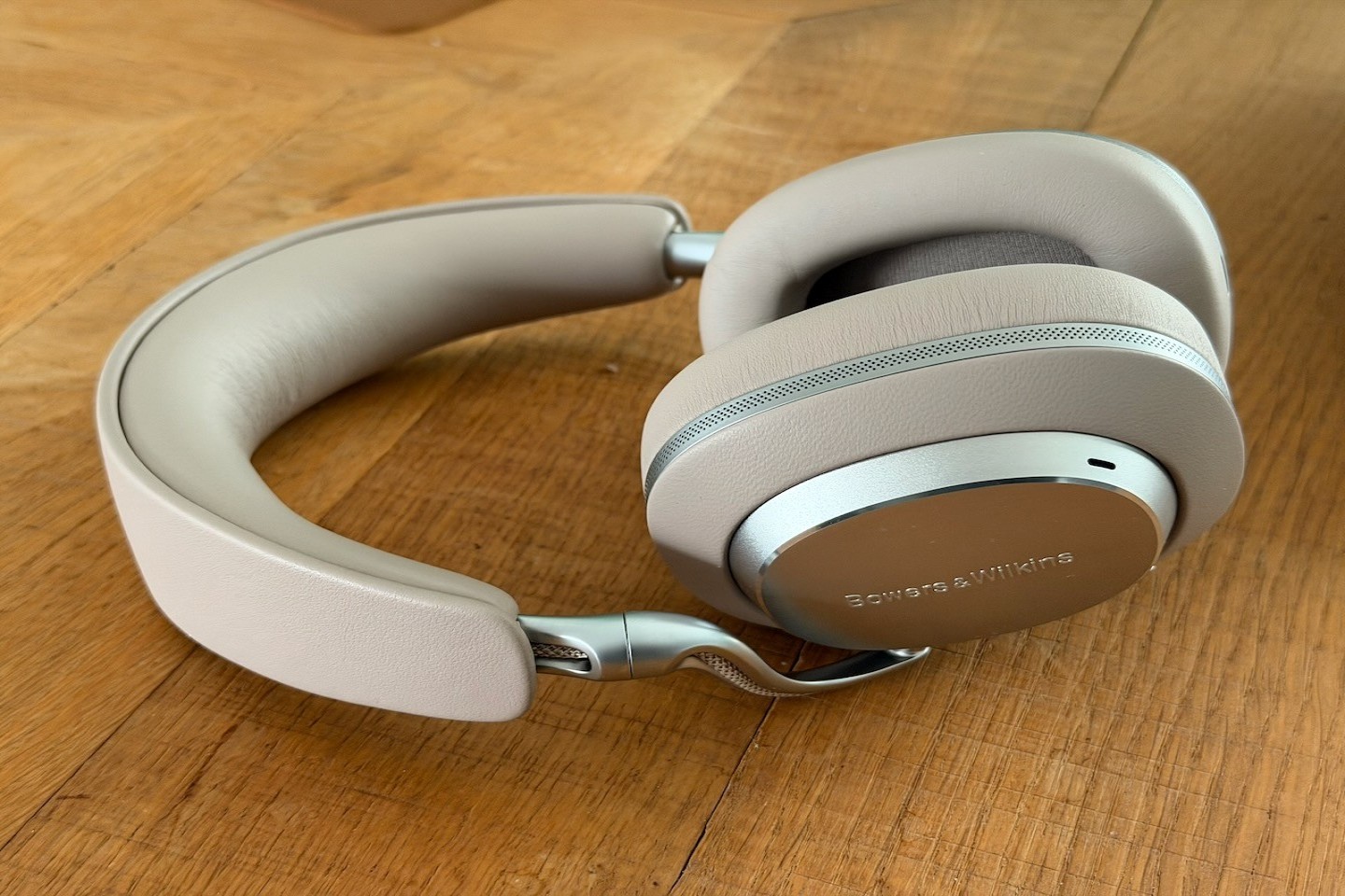 Bowers & Wilkins PX8 S2