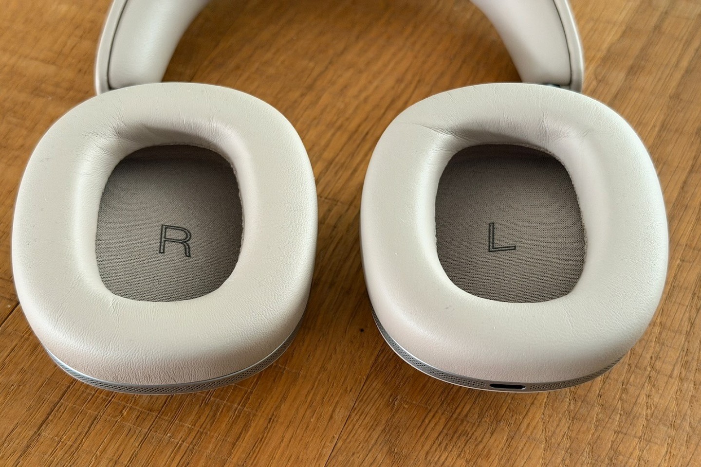 Bowers & Wilkins PX8 S2