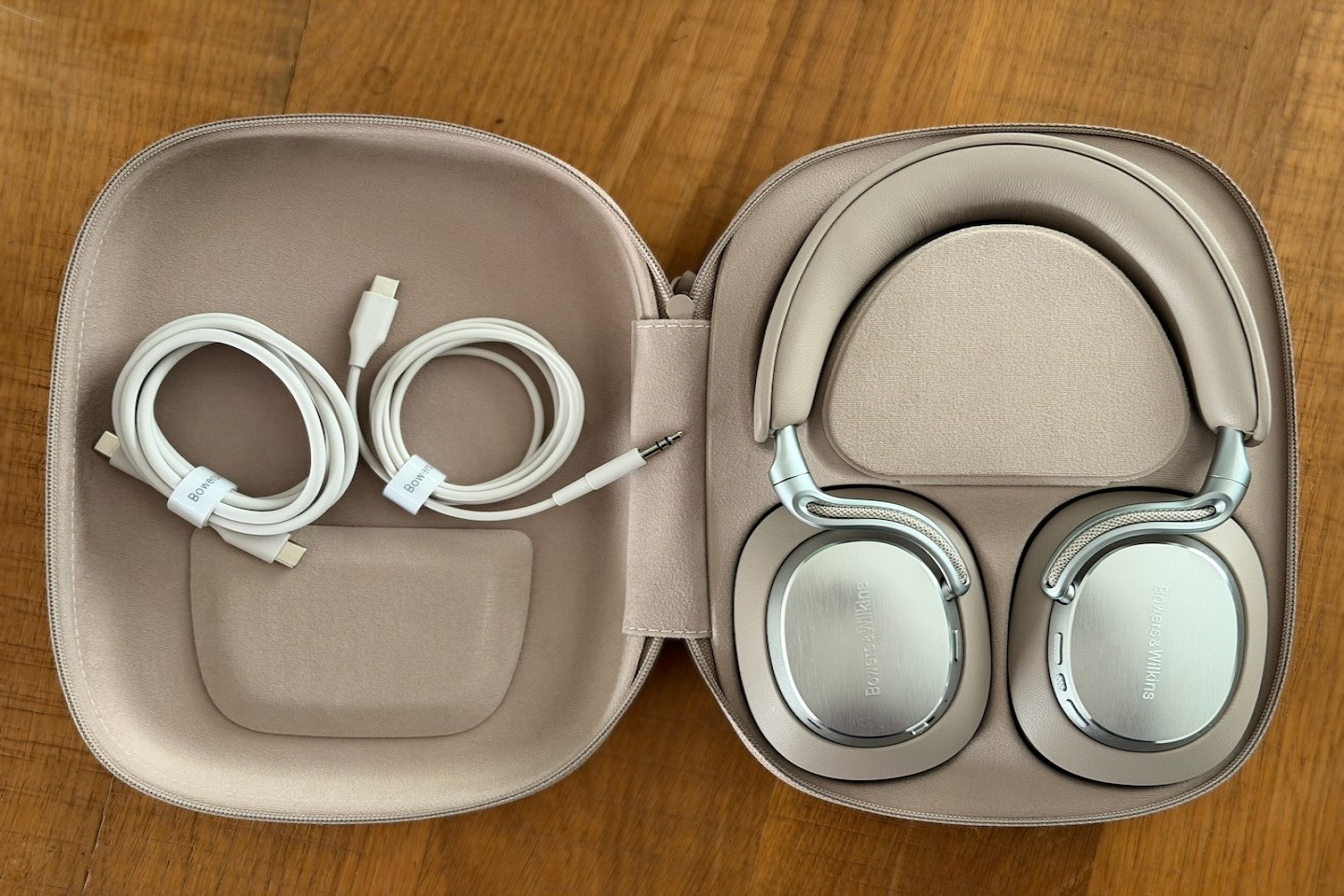 Bowers & Wilkins PX8 S2