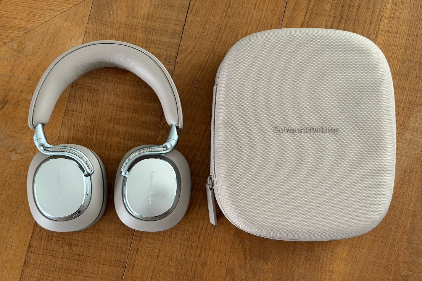 Bowers & Wilkins PX8 S2