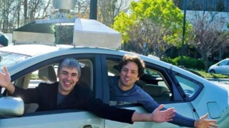 Google gaat met bestuurderloze robotauto openbare weg op