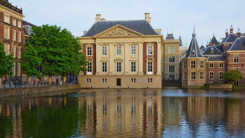 het Torentje (rechts, naast het Mauritshuis)