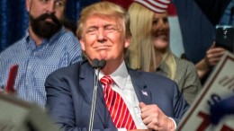 Facebook zet aanbevelingen uit bij sommige groepen