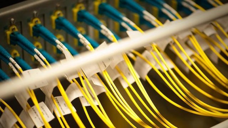 KPN schroeft internetsnelheid glasvezel flink op