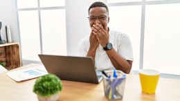 Management moet ingrijpen: werknemers doen AI-werk voorkomen als van henzelf