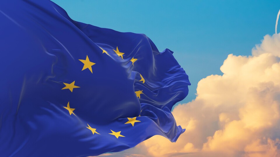 Wapperende Europese vlag.