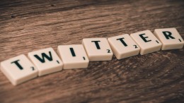 Twitter betaalt topman 1,40 dollar