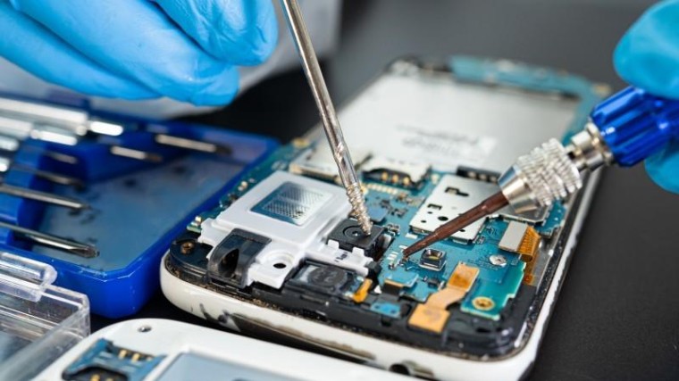 Reparatie smartphone moet zeker vijf jaar mogelijk zijn, wil EU verplichten