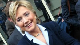 'Clinton moet cel in vanwege e-mailverkeer'