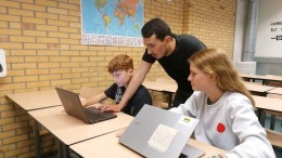 Talha Temur verkoos docentschap boven IT: ‘Meer jonge IT’ers nodig in onderwijs’