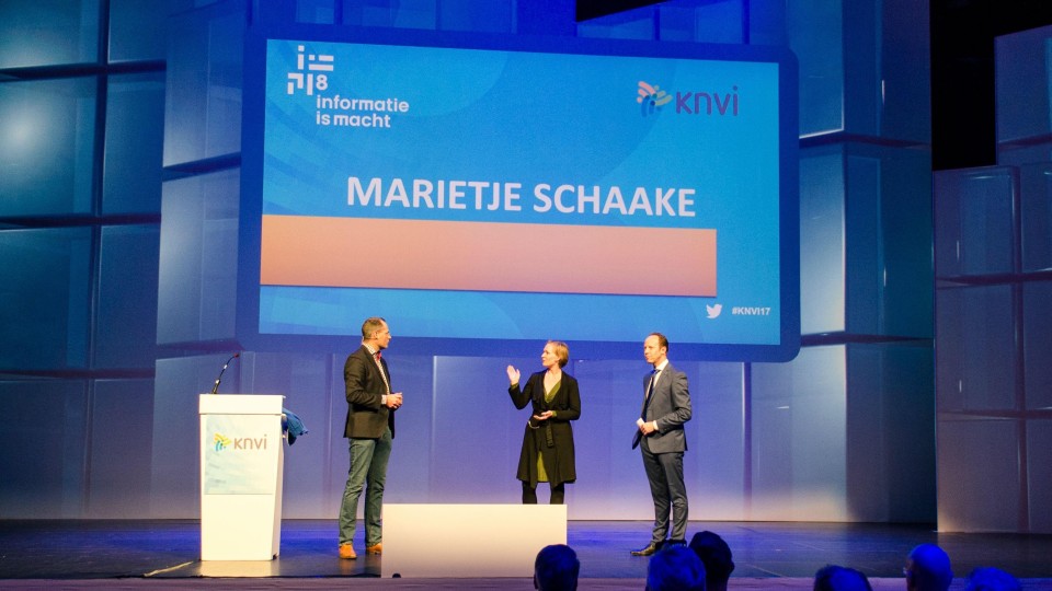 Marietje Schaake op KNVI-podium