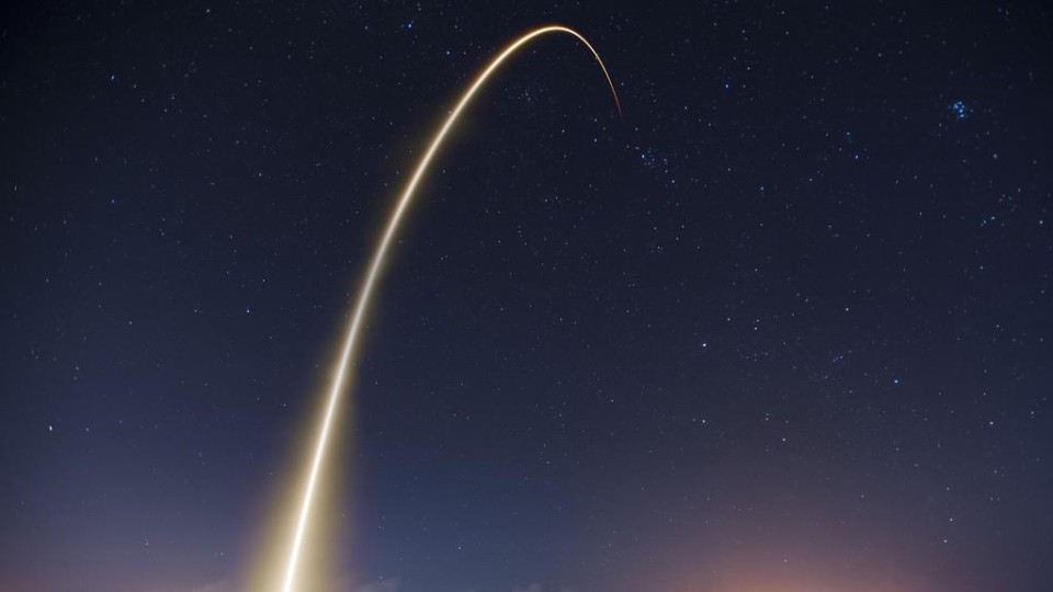De lancering van de Falcon 9 raket van SpaceX in Florida.