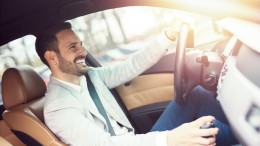 ChatGPT geeft auto een eigen stem