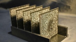 Neuraal netwerk op basis van licht herkent letters