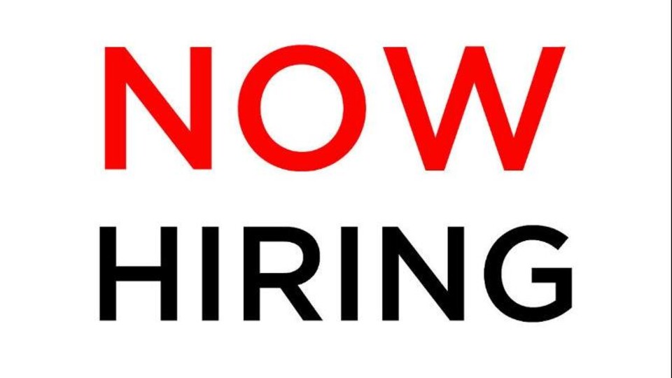 Tekst met in rood NOW en in zwart HIRING