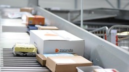 PostNL steekt bijna half miljard extra in infra en automaten