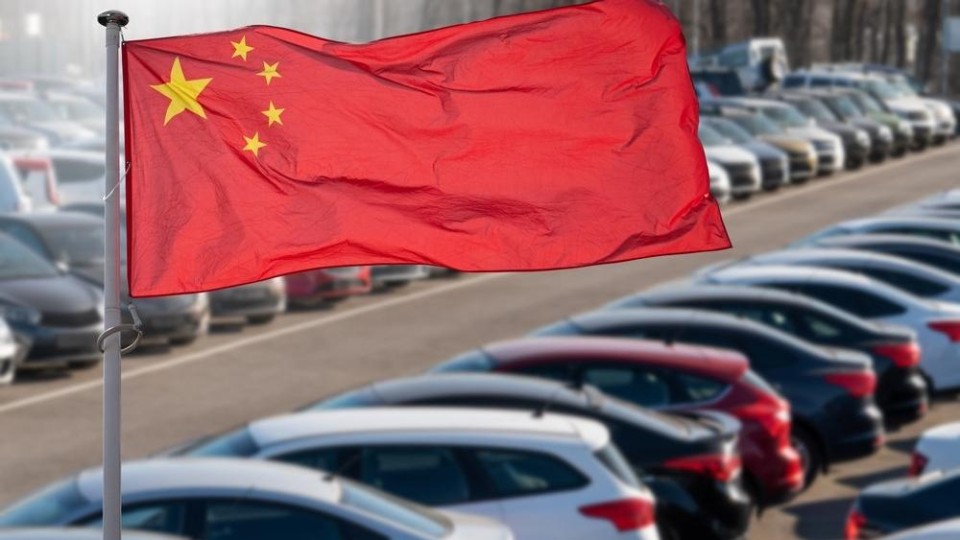 Chinese vlag en auto's