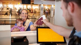 Schiphol experimenteert met digitale paspoortcontrole