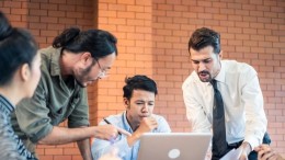 'Wens tot digitaliseren strandt op keuzestress rond technologie en talent'