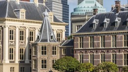 Manifest tegen ICT-onkunde overheid aangeboden aan 'volgend kabinet'