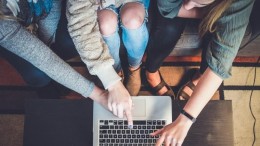 Golf informatica-aanmeldingen dwingt universiteit tot rem