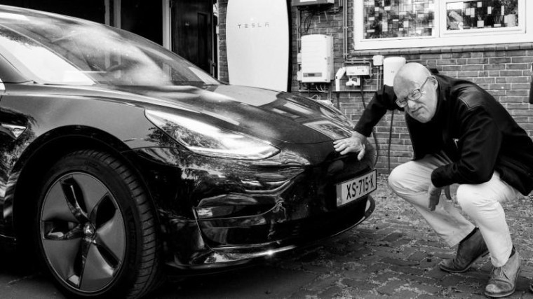 Mobiele telefoon blijft taboe in auto met autopilot
