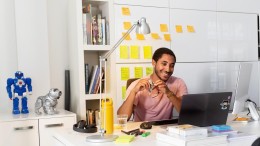 Veel techondernemers en AI in Quote-lijst jonge, selfmade miljonairs