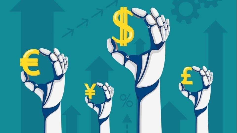 Vier robotarmen houden gouden valuta-symbolen vast: euro, dollar, yen en pond, met blauwe stijgende pijlen op achtergrond.