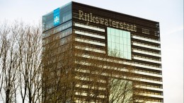 Hoe Rijkswaterstaat duizenden computersystemen langs de weg vervangt