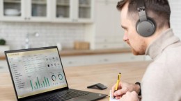 Ministerie: bedrijven gaan fors inzetten op thuiswerken