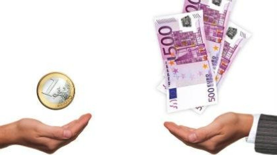 euro&#039;s, salaris, bonus, handen
