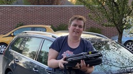 IT-held in coronatijden: alleenwonenden verbinden met tablets