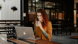 Dagelijks AI-gebruik door Nederlanders in 5 maanden bijna verdubbeld