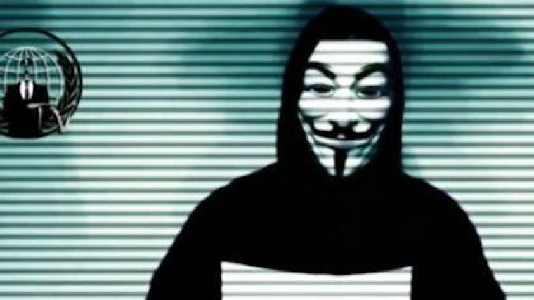 Anonymous richt pijlen op Trump