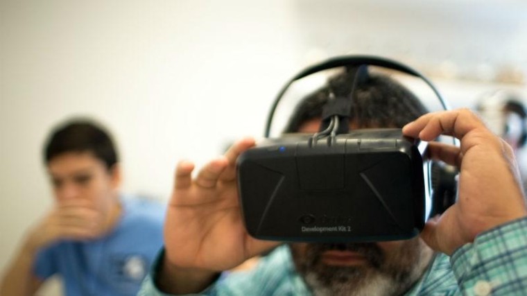 Mensen reageren anders in VR dan in werkelijke wereld