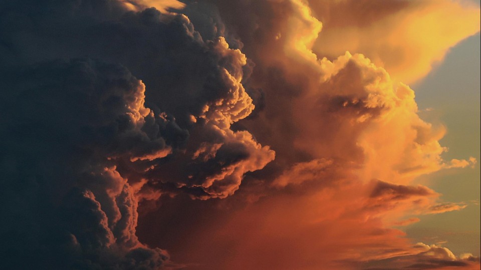 Donkere wolken