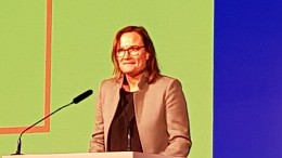 Booking.com laat ex-CEO thuiswerken voor klein salaris