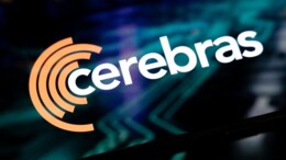 Chipmaker Cerebras naar de beurs, aandeel knalt omhoog