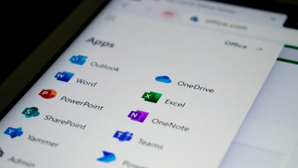 Telefoonscherm met microsoft-apps.