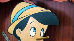 Pratende poppen lekten gesprekken naar web