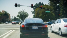 Tesla-hacker: geheime autonome modus ontdekt én uitgeprobeerd