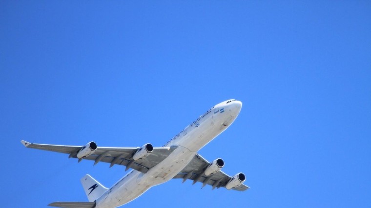 'In-flight wifi laat hacker vliegtuig kapen'