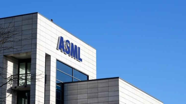 Ook chipmachinemaker ASML heeft last van chiptekorten