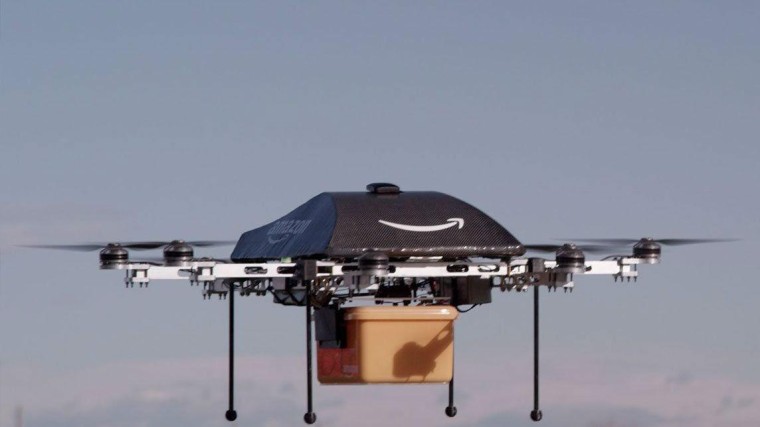 Amazon levert pakje af per drone