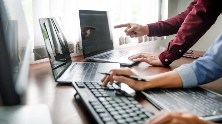 Beroepsorganisatie waarschuwt: bestuurders missen grip op digitale omgeving