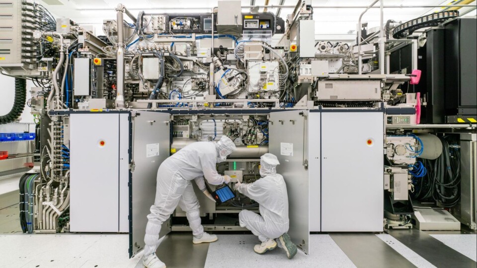 Assembly in de cleanroom bij ASML