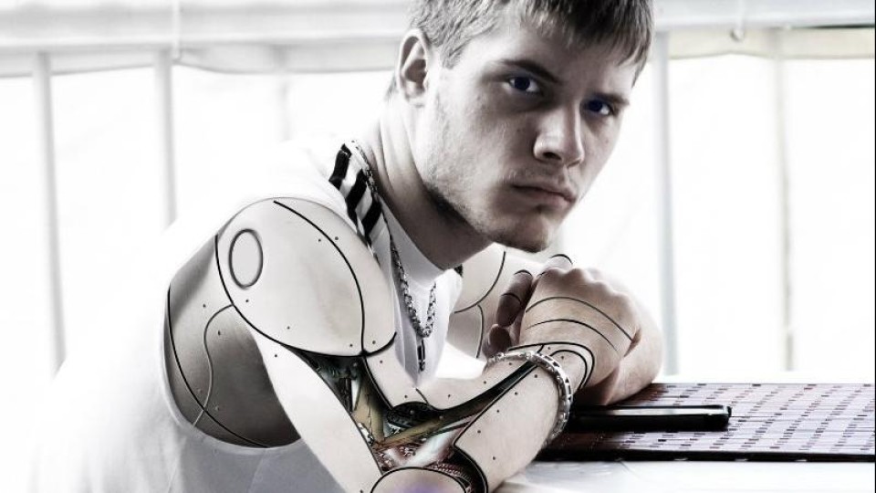 Robot met echt mensenhoofd