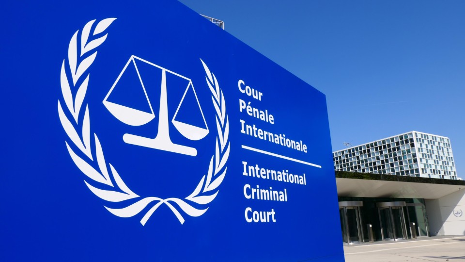 Bord van het Internationaal Strafhof.