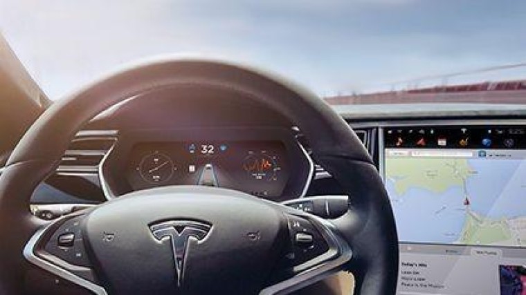 Duitsland doet AutoPilot van Tesla in de ban